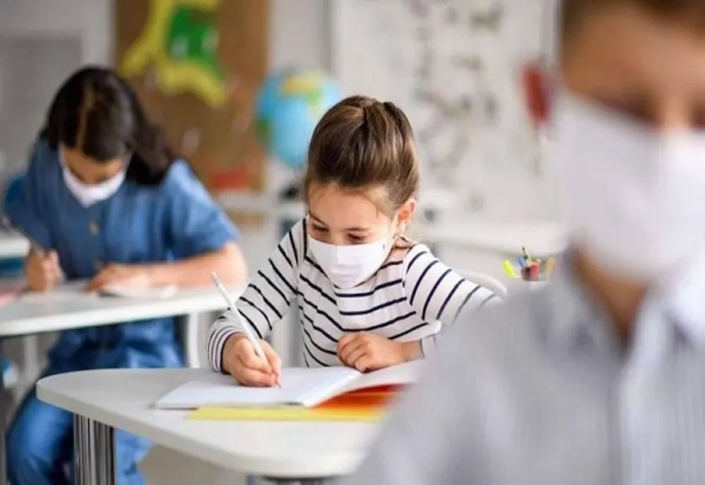 Școlile și grădinițele se pot redeschide imediat ce rata de infectare coboară sub 3 la mie. Anunțul făcut de ministrul Educației