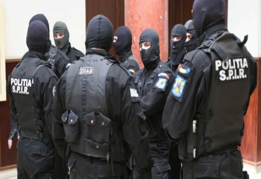 Noi percheziţii în trei județe și in capitală în dosarul privind violenţele de la protestul anti-restricţii din Bucureşti 
