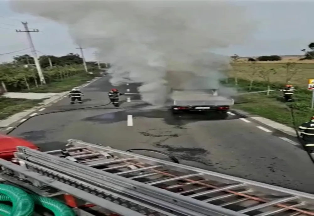 Giurgiu. Incendiu la o autoutilitară pe DJ 507, la ieşire din Braniştea
