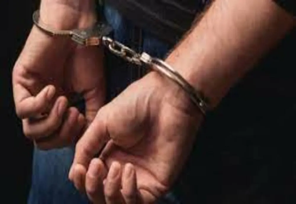 Giurgiu. Bărbat arestat preventiv după ce și-a agresat soţia şi a ameninţat-o cu un cuţit 