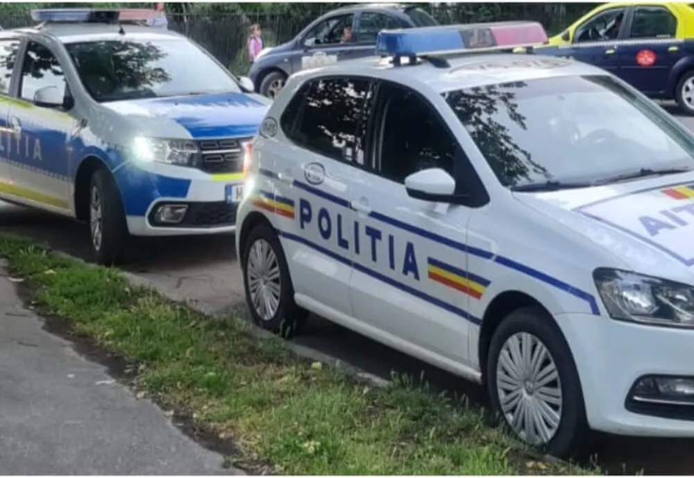 Accident rutier pe DJ 603, la Uzunu, între un utilaj agricol şi un autoturism. Ce au descoperit poliţiştii la faţa locului