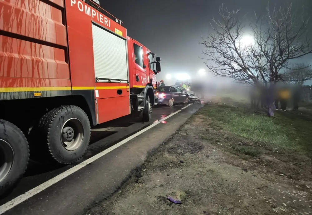Accident teribil pe DN 6, în judeţul Giurgiu. Opt persoane, dintre care patru copii, au fost transportate la spital