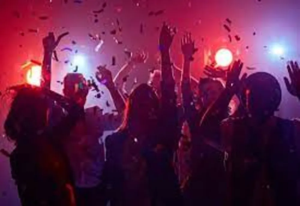 Concert cu îndemnuri la agresiune sexuală, la un bal al bobocilor. Scene tulburătoare la un liceu din Giurgiu