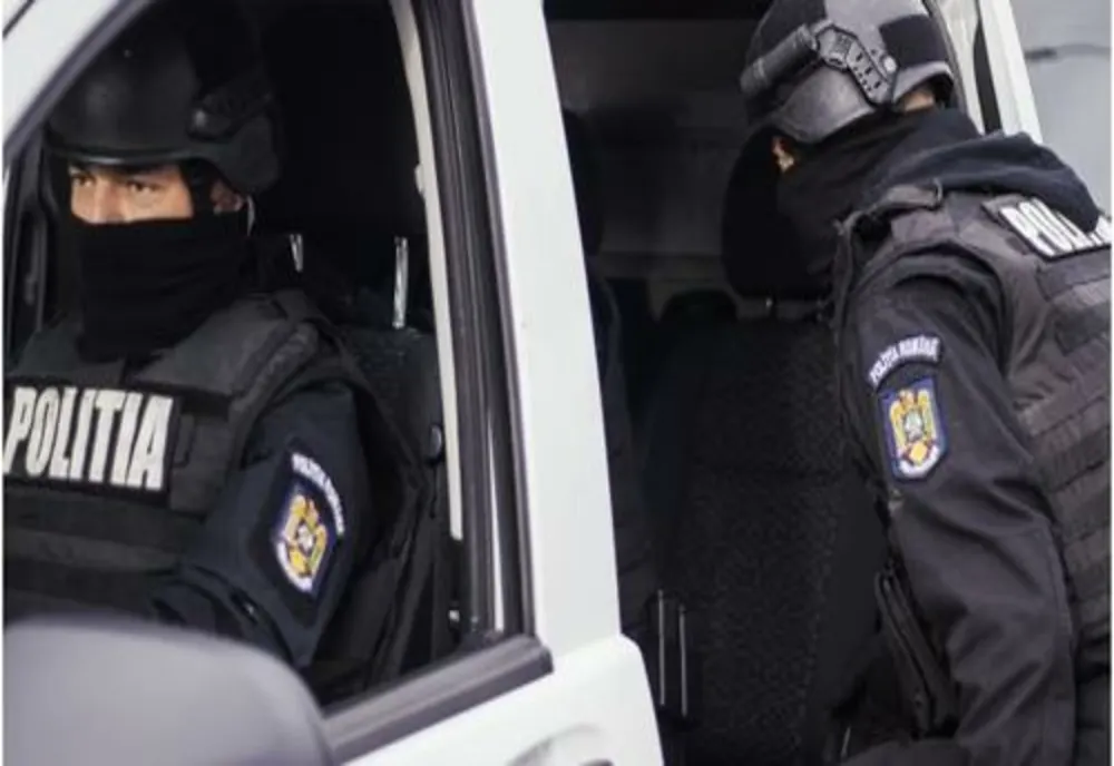 Ofiţer de poliţie judiciară, acuzat că ajuta traficanţi de droguri cu informaţii din anchete