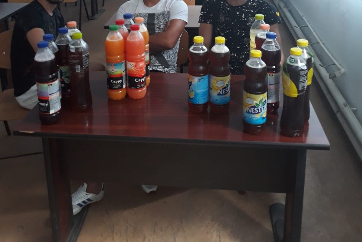 Au spart vitrina frigorifică a unui magazin de pe strada Daciei