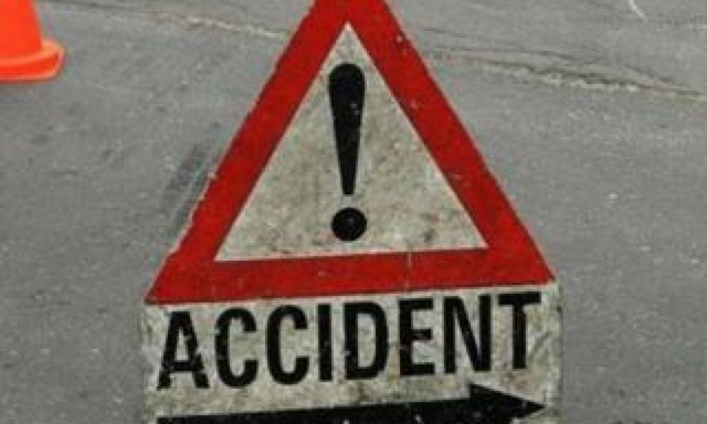 mașină răsturnată