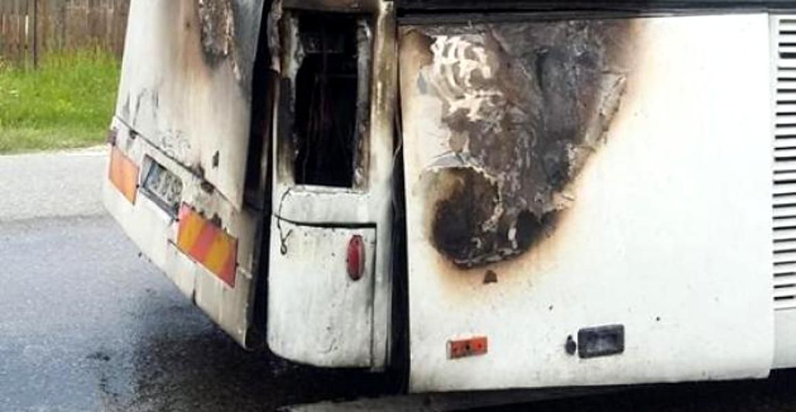 autocar în flăcări