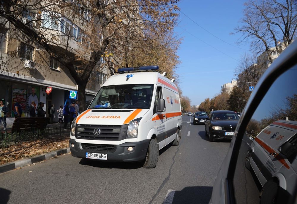 Un alt elev lovit pe trecerea de pietoni de un șofer în vârstă 