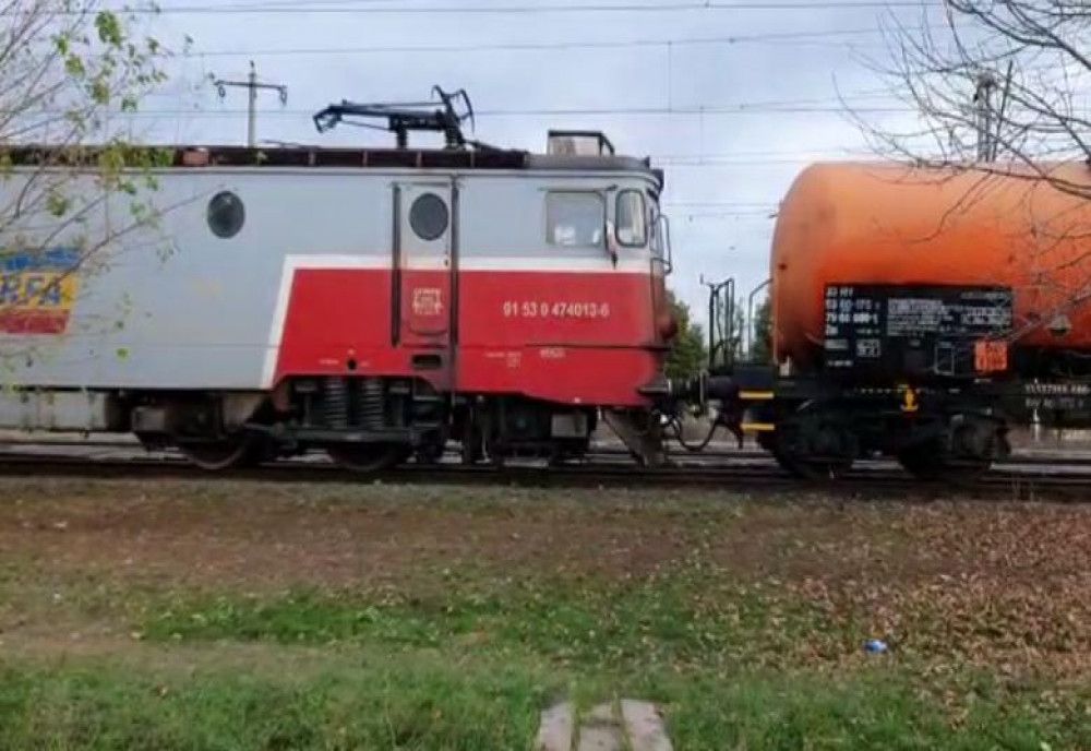  Scurgere de acid clorhidric dintr-un tren de marfă cu 37 de vagoane. Traficul feroviar este blocat 