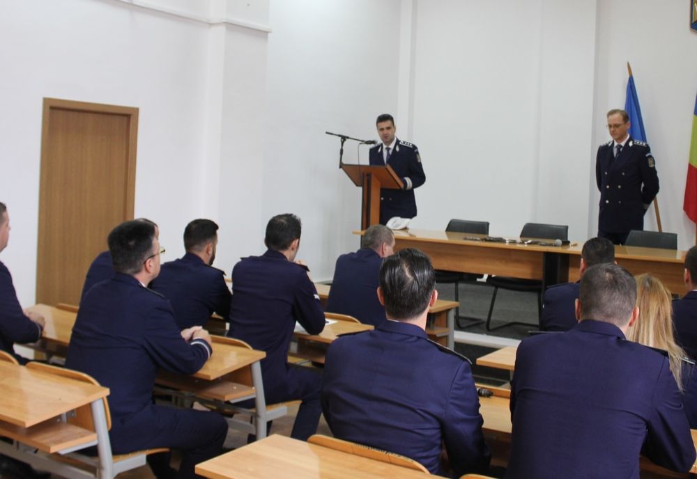 Polițiștii avansați în grad de Ziua Națională a României