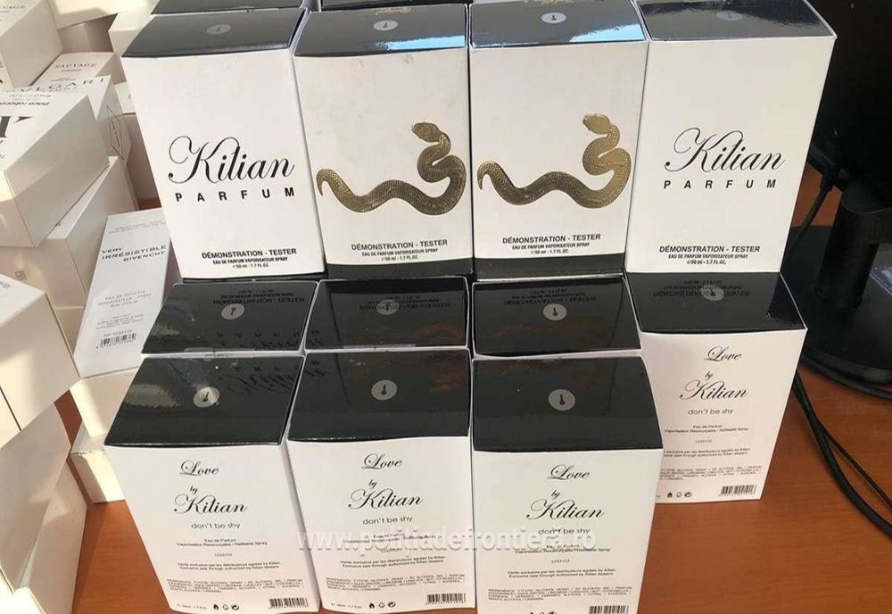 Doi turci au încercat să introducă ilegal în țară peste 1.000 de bunuri contrafăcute 