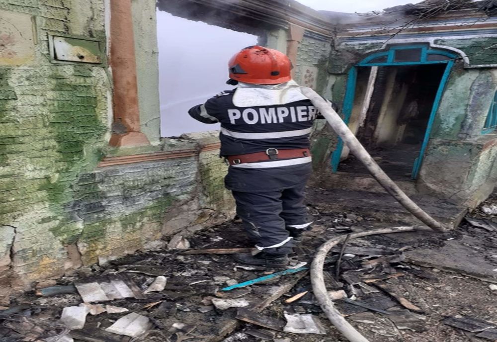 Bărbat găsit carbonizat în propria locuință