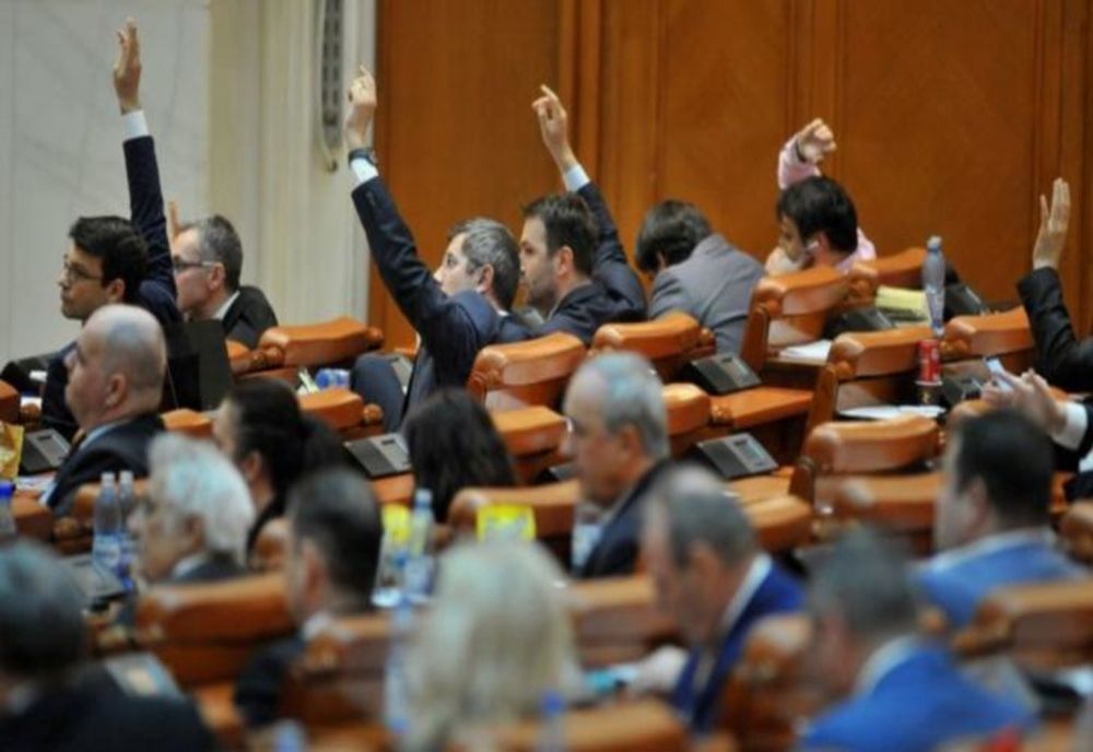 Pensiile speciale, ELIMINATE de Parlament. Care dintre bugetari nu va mai lua pensie