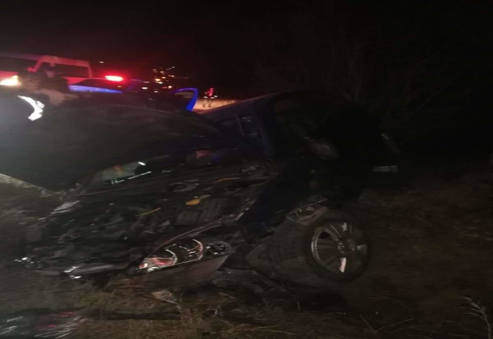 Bărbat inconșțient după ce s-a răsturnat cu mașina în șanț 