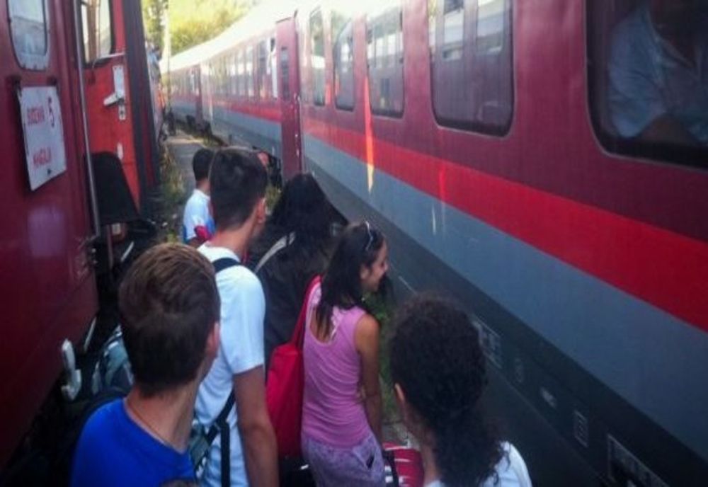 CNE: Ordonanţa de urgenţă publicată în Monitorul Oficial - discriminatorie pentru elevii care fac naveta cu trenul