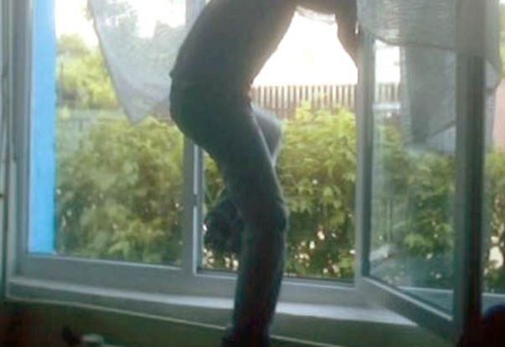 Un bărbat care a pătruns de patru ori în locuința unui bătrân, depistat de polițiștii giurgiuveni