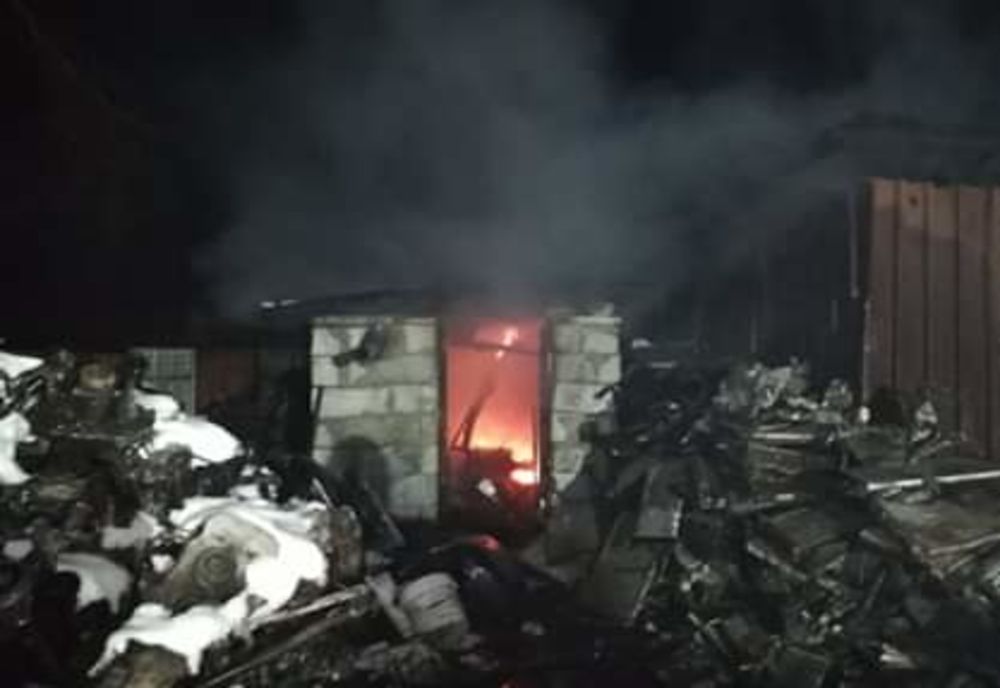 Bărbat găsit carbonizat într-o cameră improvizată 