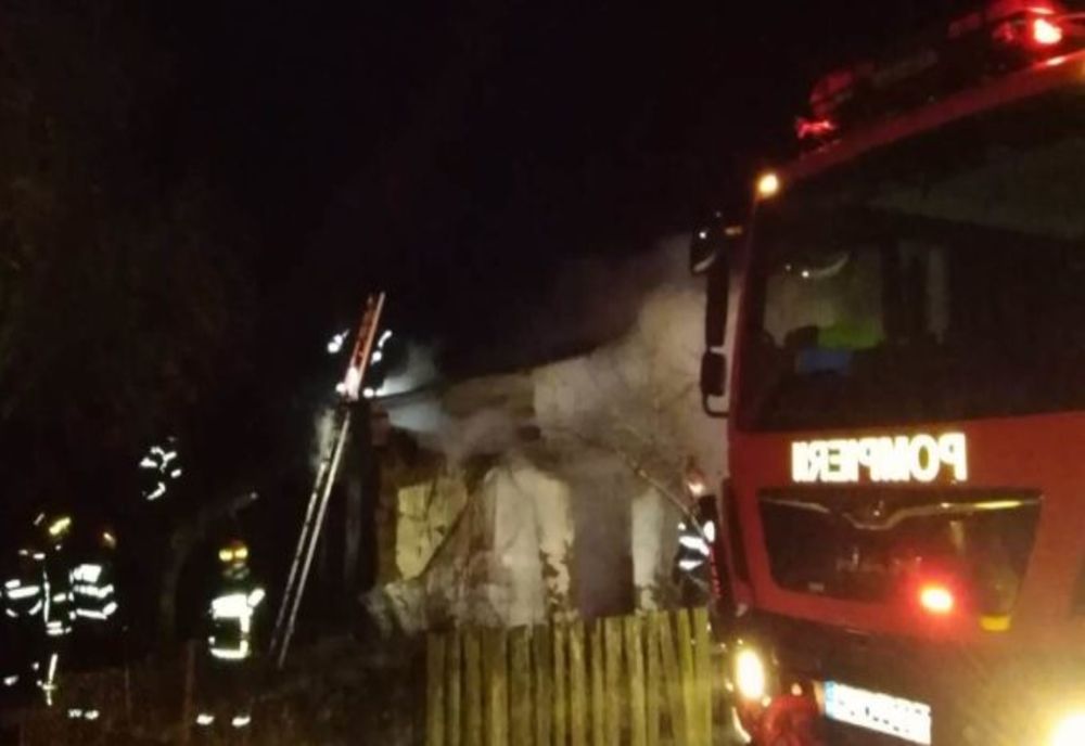 Femeie decedată, după ce s-a intoxicat cu fum