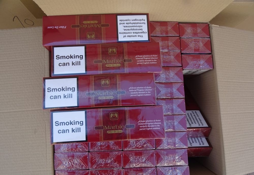 Peste 71.000 pachete cu țigări, ascunse într-o autoutilitară, descoperite de poliţiştii de frontieră 