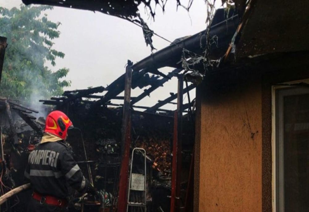 Incendiu violent în Giurgiu, din cauza jarului nestins