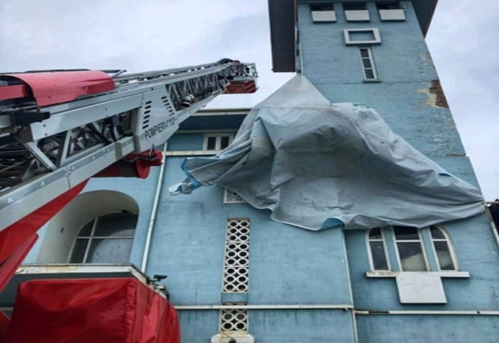 Un banner din Portul Giurgiu s-a prăbușit din cauza vântului