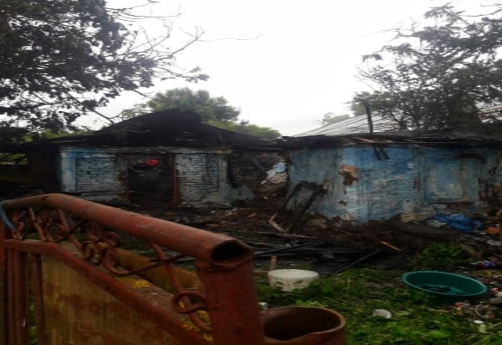 O casă din Călugăreni a luat foc din cauza unui scurtcircuit