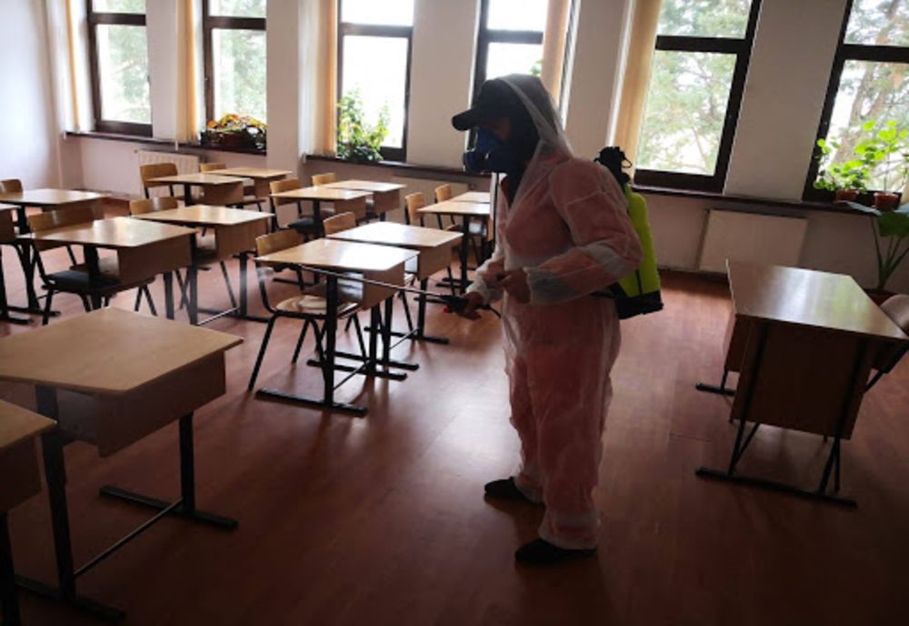 A început dezinfecția în liceele din Giurgiu unde va avea loc examenul de bacalaureat