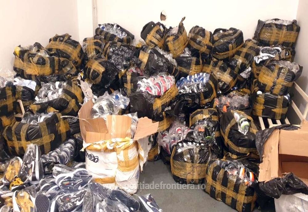 Mii de articole textile și încălțăminte contrafăcute, confiscate la Giurgiu 