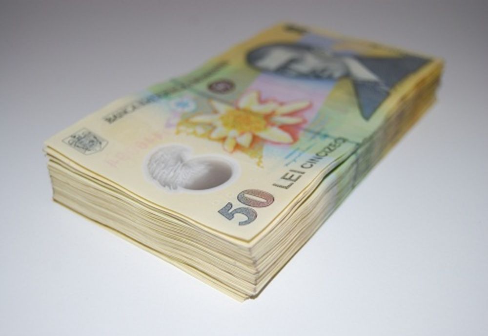 Tânără din Prundu, cercetată penal după ce a sustras bani din casa unei bătrâne