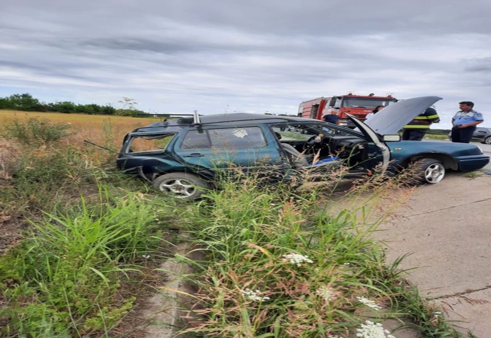Impact devastator pe DN 5 între o dubă și un autoturism. O femeie a decedat