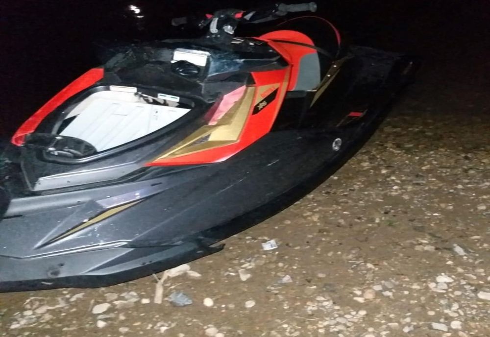 Accident nautic, pe Canalul Plantelor, din Giurgiu. Un tânăr a murit după ce a intrat cu skijet-ul într-o barjă