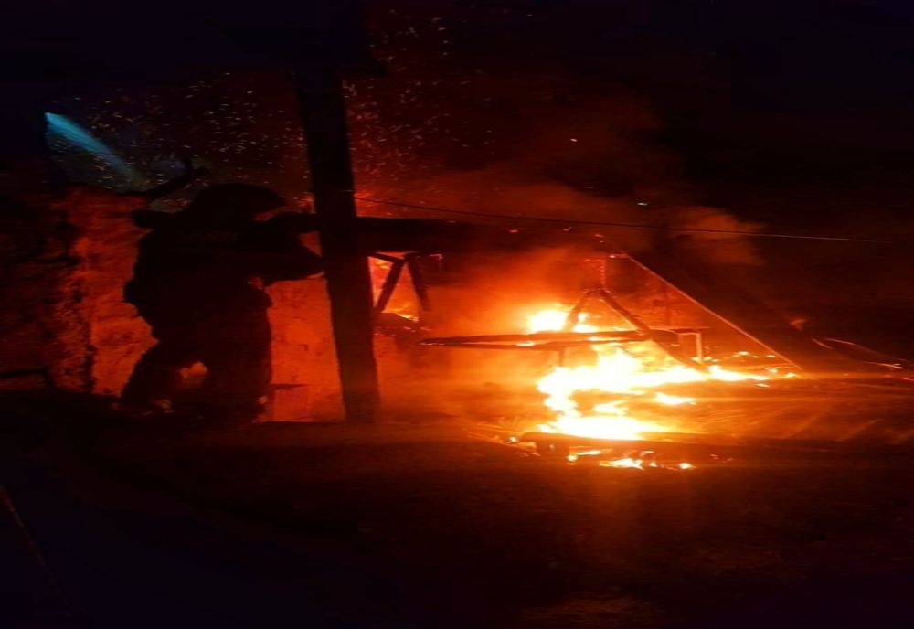 O casă a luat foc, la Frătești, din cauza unui scurtcircuit