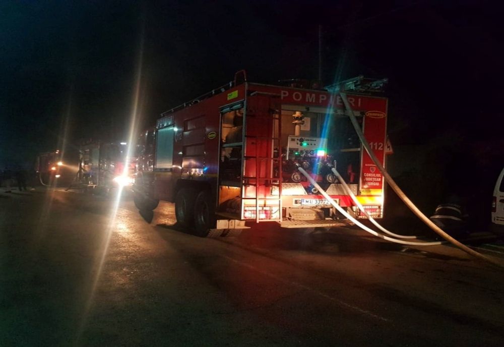 Incendiu violent la o vilă din Buturugeni