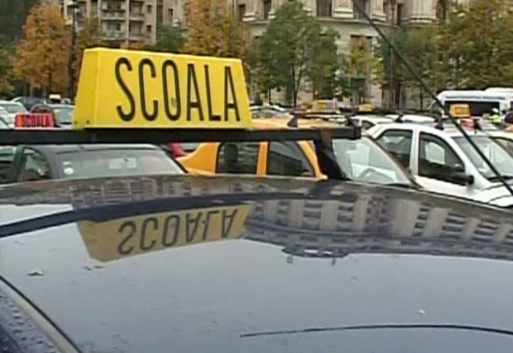 Instructori auto din Giurgiu, reținuți pentru infracțiuni de corupție