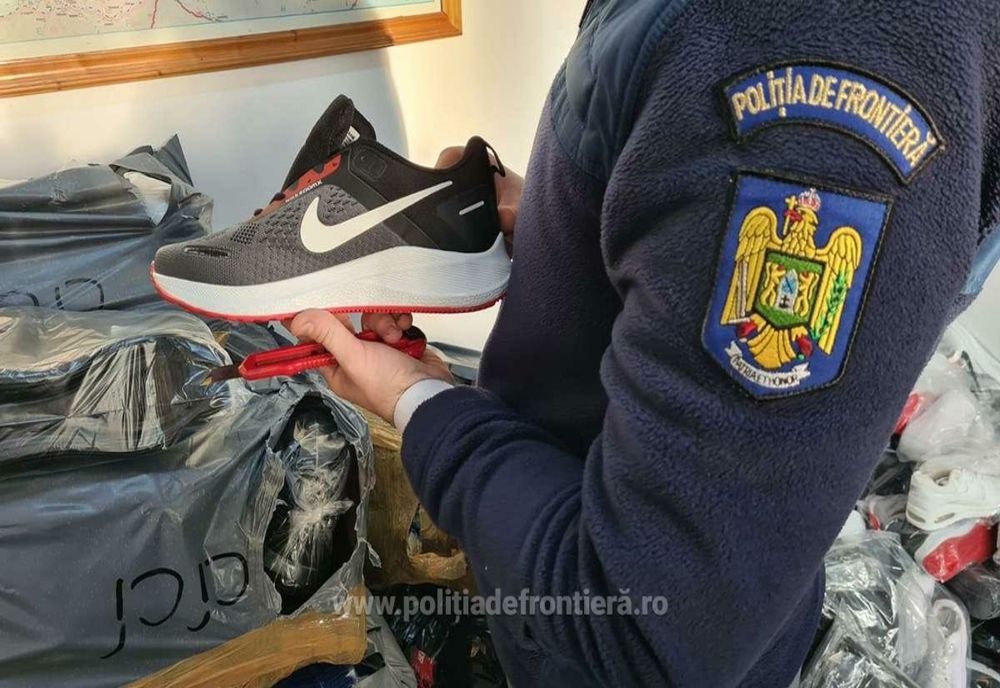 Bunuri în valoare de aproximativ749.000 de lei, susceptibile a fi contrafăcute, confiscate de polițiștii de frontieră în P.T.F. Giurgiu