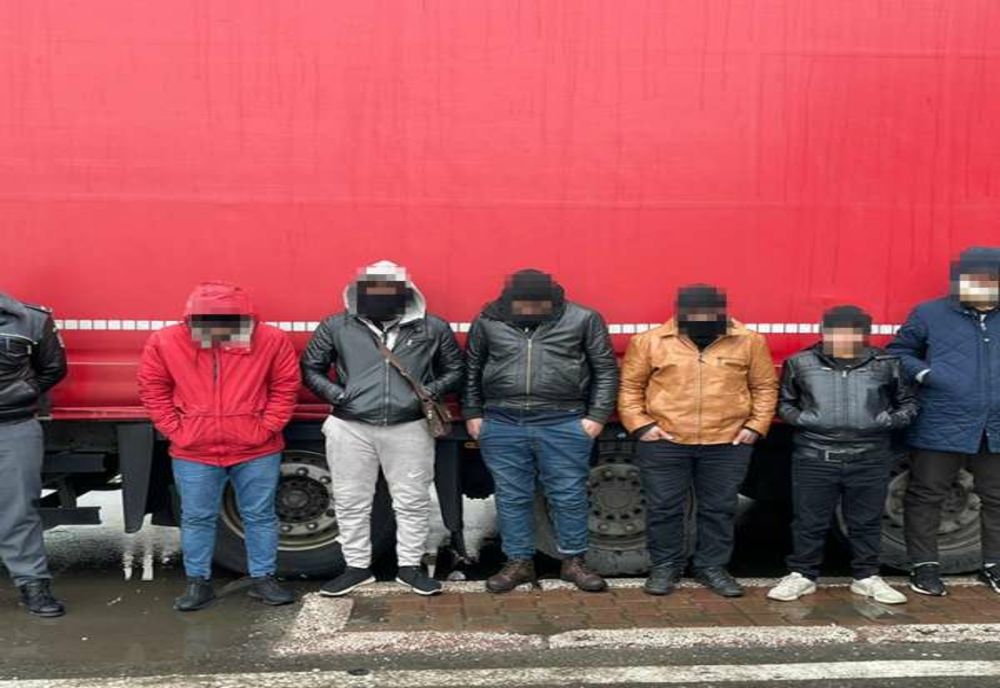 Șase cetățeni din Siria, descoperiți ascunși într-un autocamion încărcat cu frigidere, la P.T.F. Giurgiu