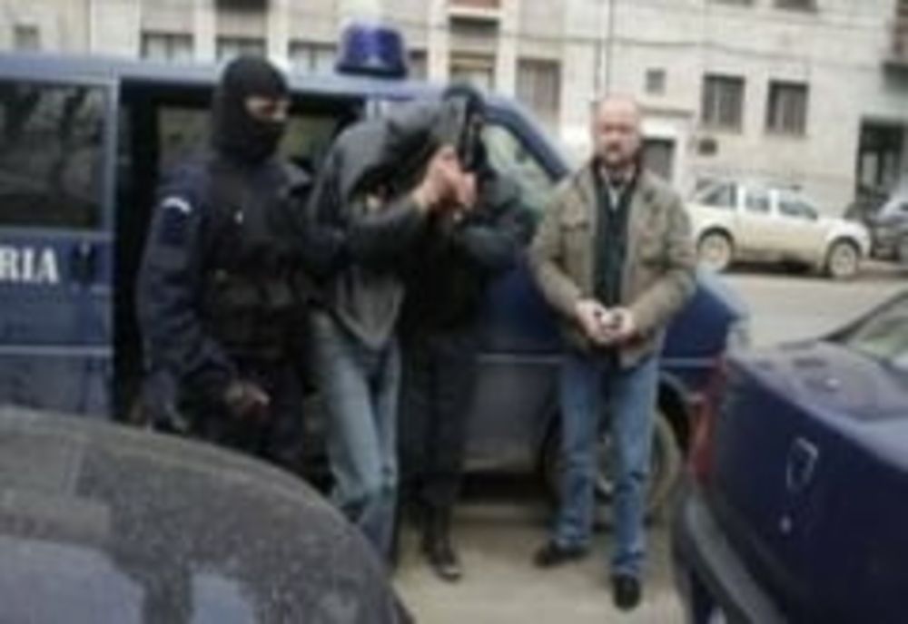 Percheziții în județul Giurgiu la persoane bănuite că au furat componente de telecomunicaţii dintr-un depozit 