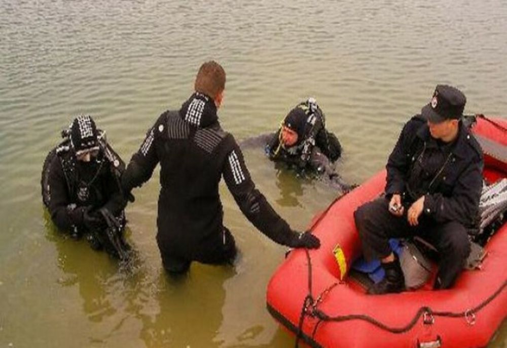 Scafandrii de la ISU Giurgiu caută doi pescari dispăruți în Dunăre, la Suhaia