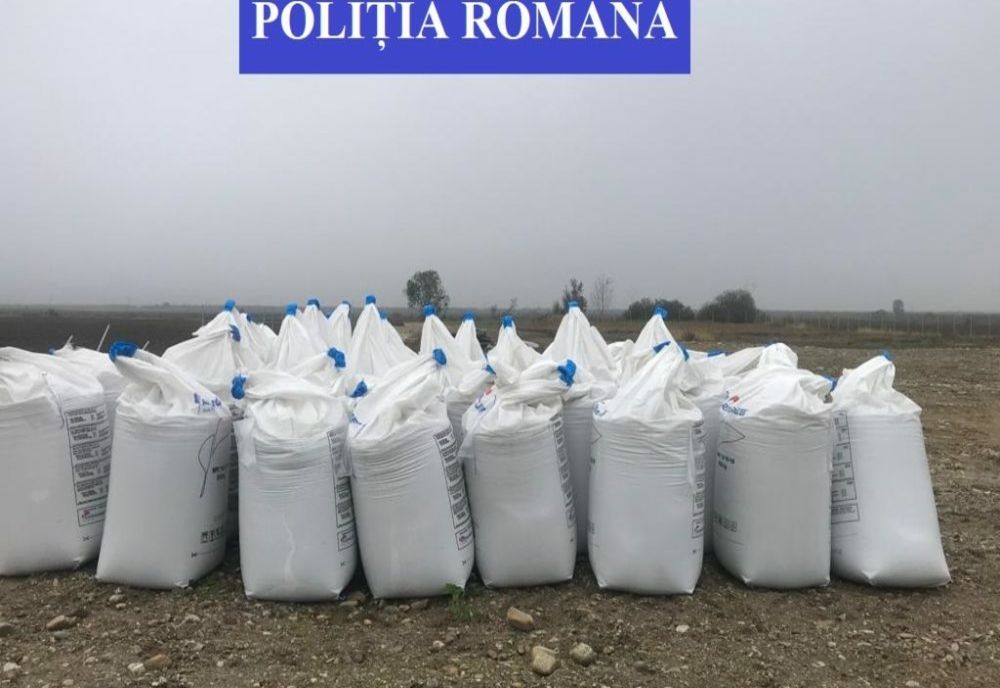 Zeci de tone de îngrășăminte chimice depozite ilegal, descoperite de polițiști, la Frătești