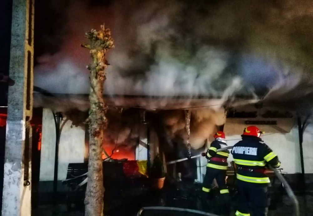 Cofetărie din Grădiștea, mistuită de flăcări. Ce a declanșat incendiul