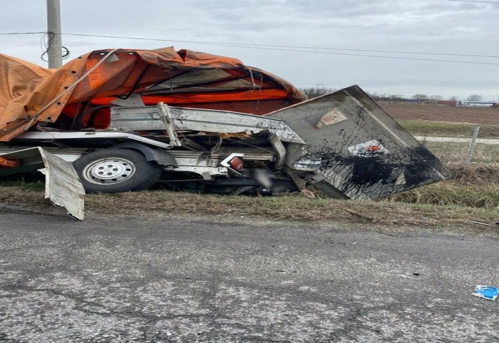 Impact între un TIR și o autoutilitară, pe A1, la kilometrul 23