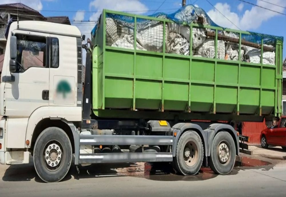 Șase autoutilitare și o basculantă, confiscate de Garda de Mediu Giurgiu. Amenzi de peste 200.000 lei pentru transportatorii de deșeuri