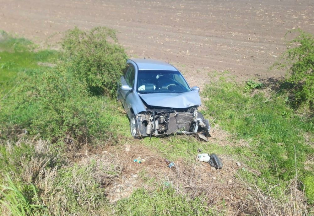 O mamă și copilul său, răniți într-un accident, la intersecția DJ 601 cu DJ 412 C, din județul Giurgiu