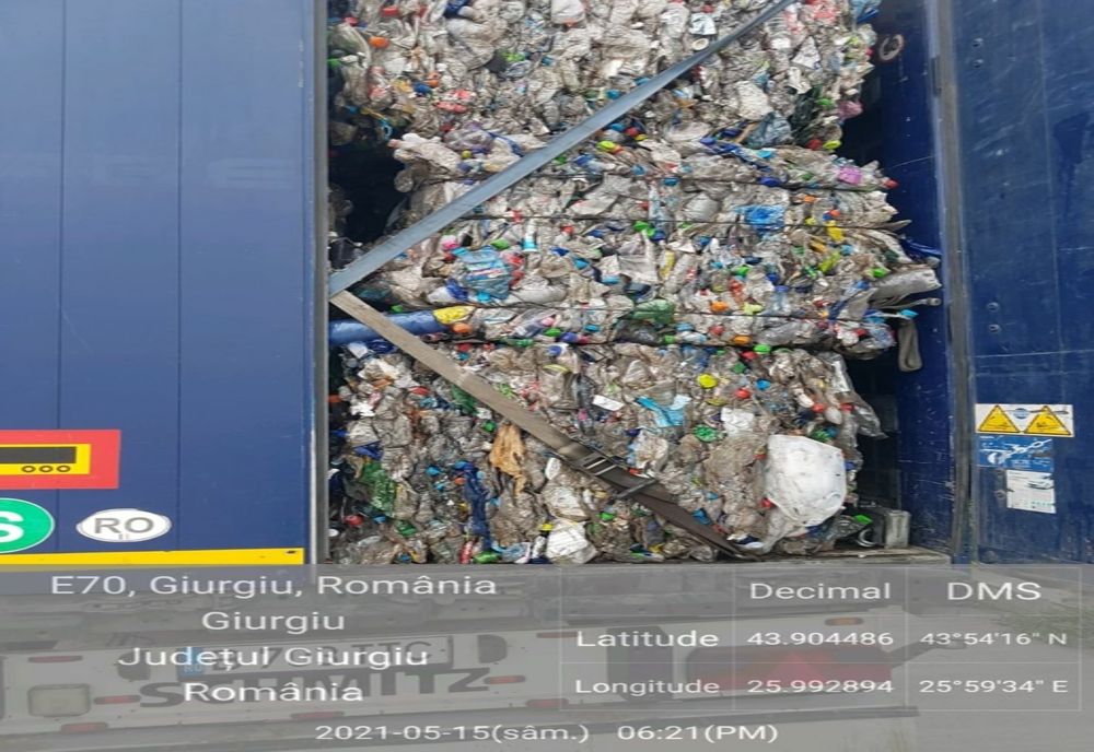 Opt transporturi de deșeuri, oprite de Comisarii Gărzii de Mediu, în Vama Giurgiu