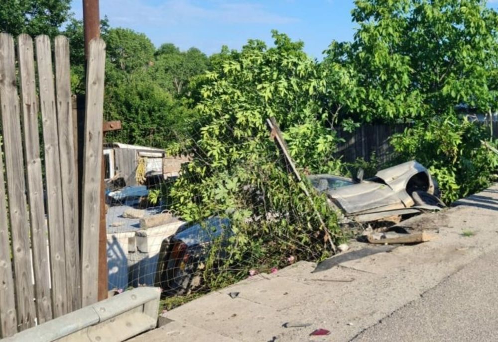 Un autoturism s-a răsturnat pe DN 5, la Crucea de Piatră