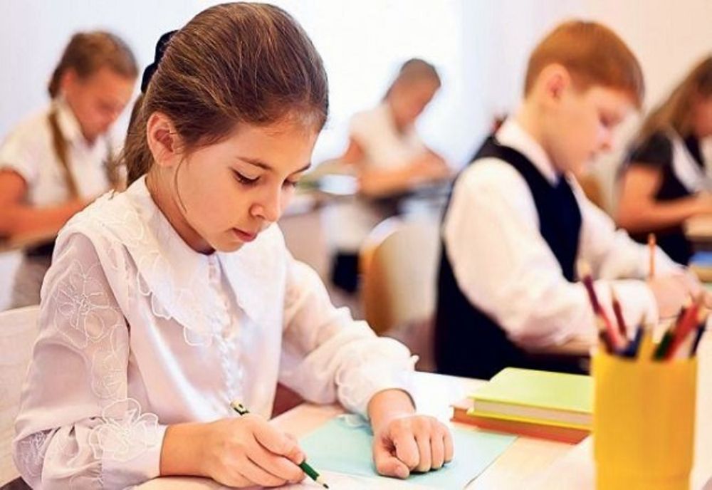 Elevii ar putea primi vouchere pentru meditații. Anunțul făcut de ministrul Educației 