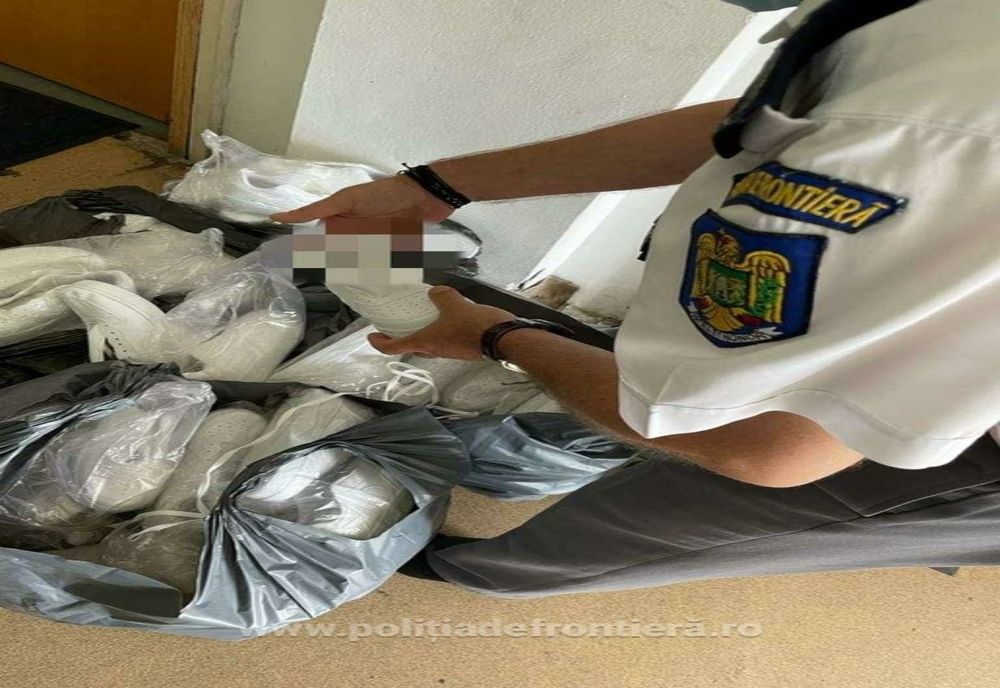 Giurgiu. Bunuri contrafăcute, în valoare de peste 273.000 lei, depistate în două autocare care veneau din Turcia