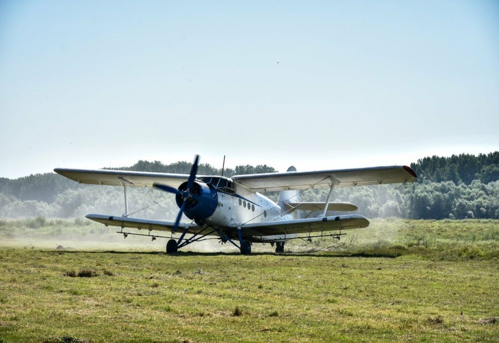 Dezinsecție aeriană în Giurgiu. Avionul utilitar a efectuat trei zboruri de pulverizare 