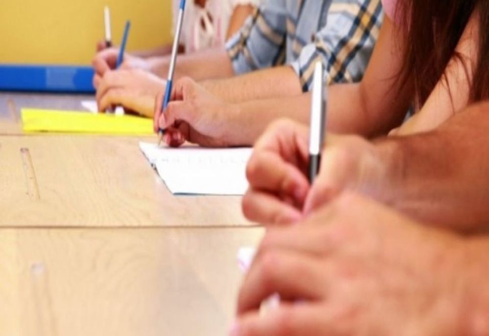 Mii de burse pentru elevii care învață în școlile și liceele din Giurgiu