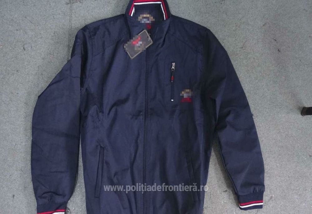 Haine, încălțăminte și parfumuri contrafăcute, în valoare de 240.000 lei, descoperite la PTF Giurgiu 